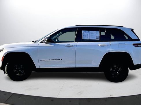 Certified 2025 Jeep Grand Cherokee Altitude image 6