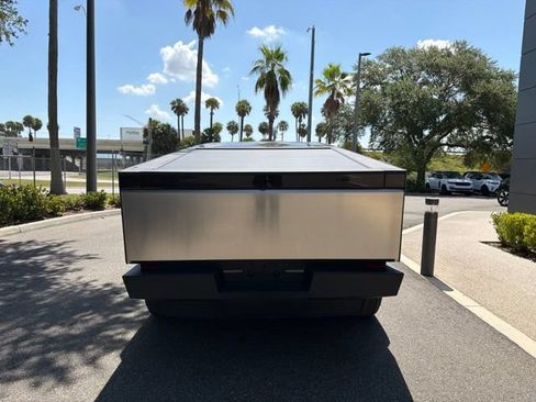 Used 2025 Tesla Cybertruck AWD Crew Cab image 4