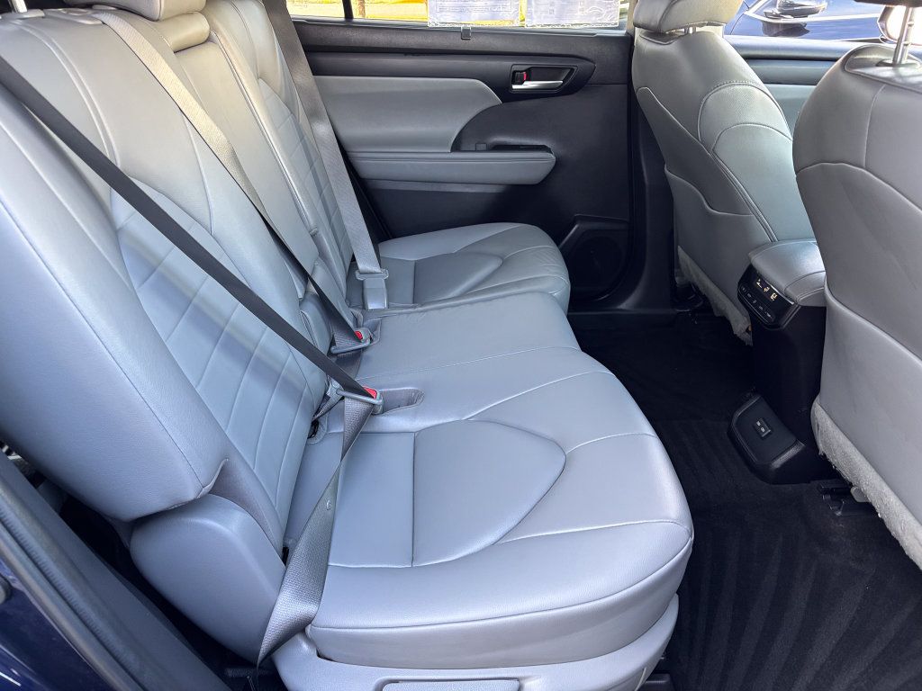 Used 2023 Toyota Highlander XLE AWD/4WD image 41
