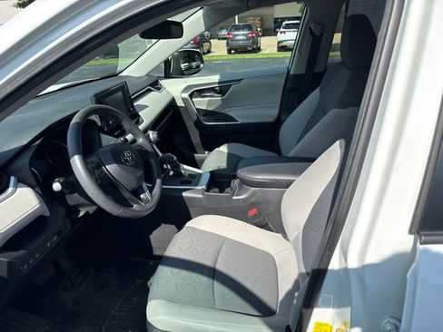 Used 2021 Toyota RAV4 XLE w/ Convenience Package AWD/4WD image 8