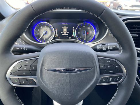 New 2026 Chrysler Pacifica Select image 12