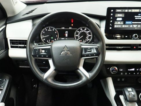 Used 2025 Mitsubishi Outlander SE FWD image 25