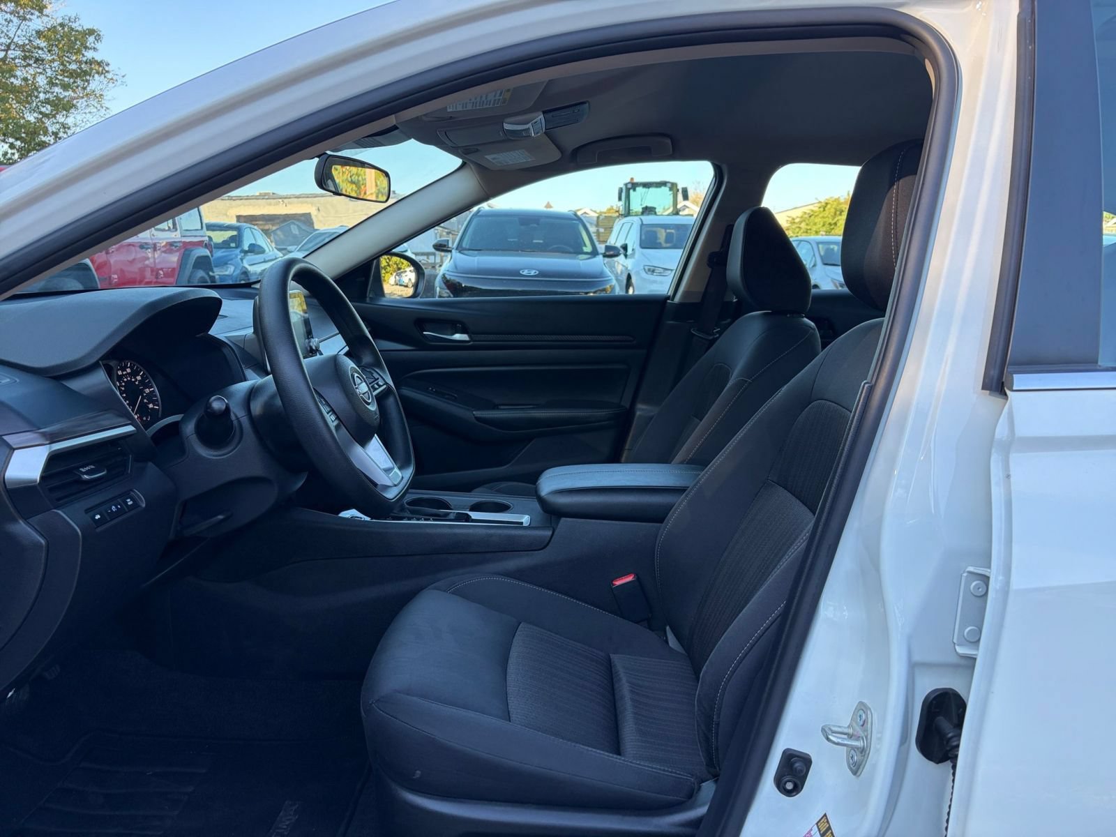 Used 2025 Nissan Altima 2.5 SV FWD image 26
