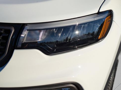 New 2026 Jeep Compass Latitude w/ Sun and Sound Group image 10