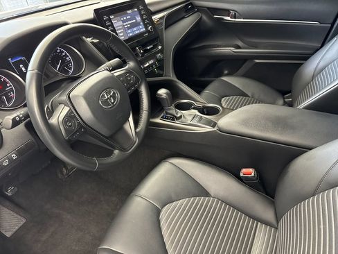 Used 2023 Toyota Camry SE FWD image 9