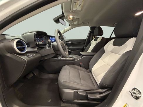 Certified 2025 Chevrolet Trax LS w/ LS Convenience Package image 21