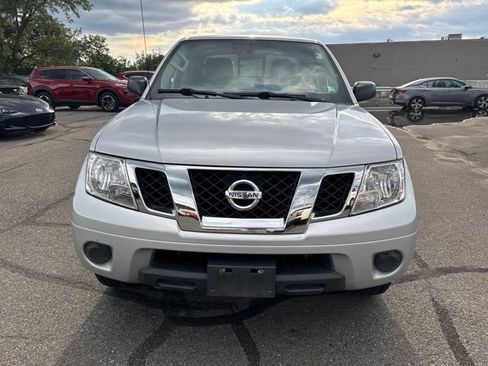 Used 2019 Nissan Frontier SV AWD/4WD image 2