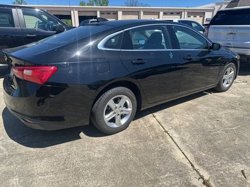 Used 2024 Chevrolet Malibu LT FWD image 2