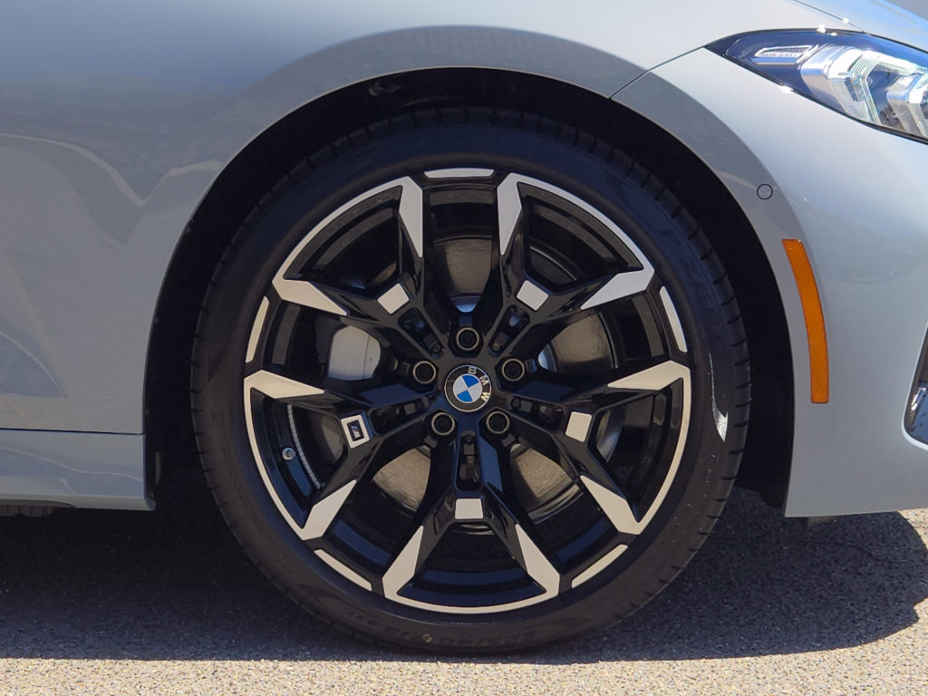 New 2026 BMW 330i Sedan w/ M Sport Package RWD image 4