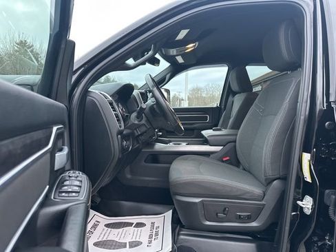 Used 2024 RAM 3500 Big Horn w/ Sport Appearance Package image 11