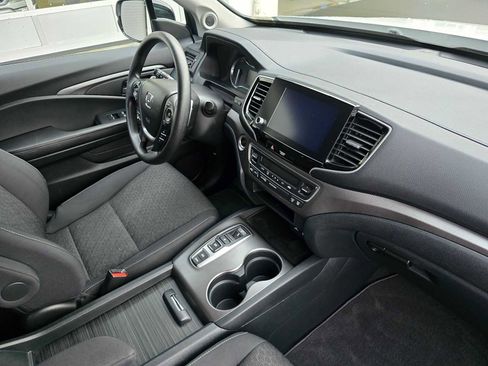 Used 2023 Honda Ridgeline Sport image 10