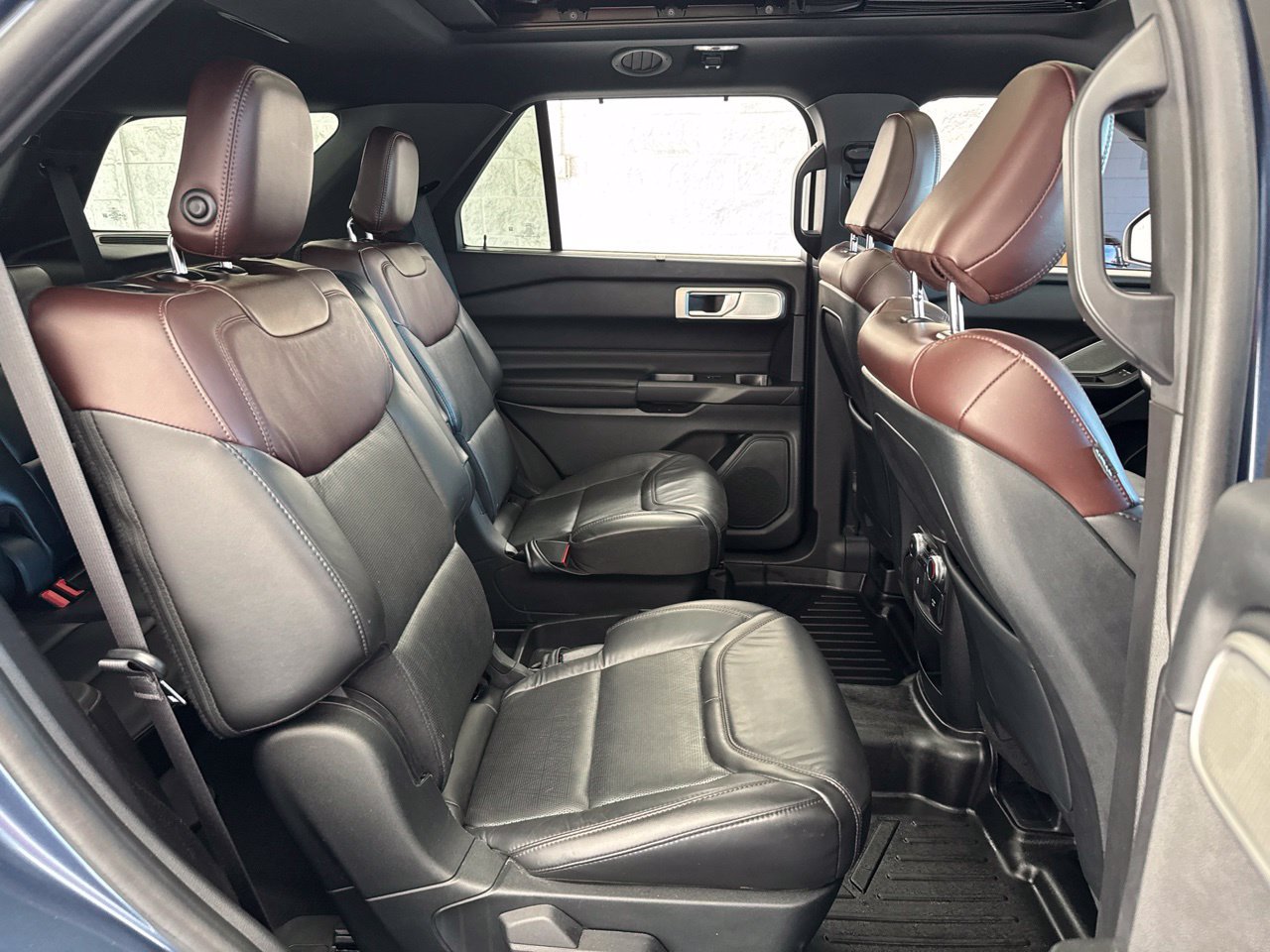 Used 2020 Ford Explorer Platinum w/ Premium Technology Package AWD/4WD image 45