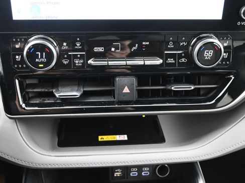 Used 2023 Toyota Highlander Limited image 21