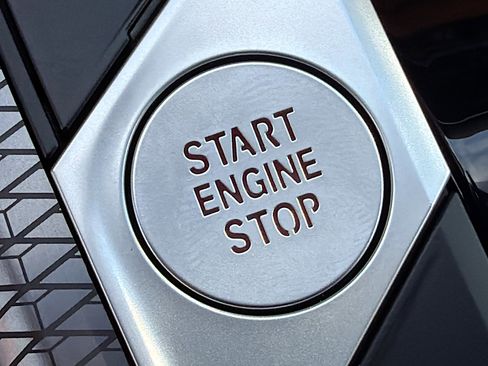 New 2026 BMW 330i xDrive Sedan w/ Convenience Package image 36