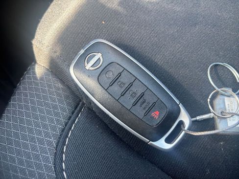 Used 2025 Nissan Pathfinder SV FWD image 21