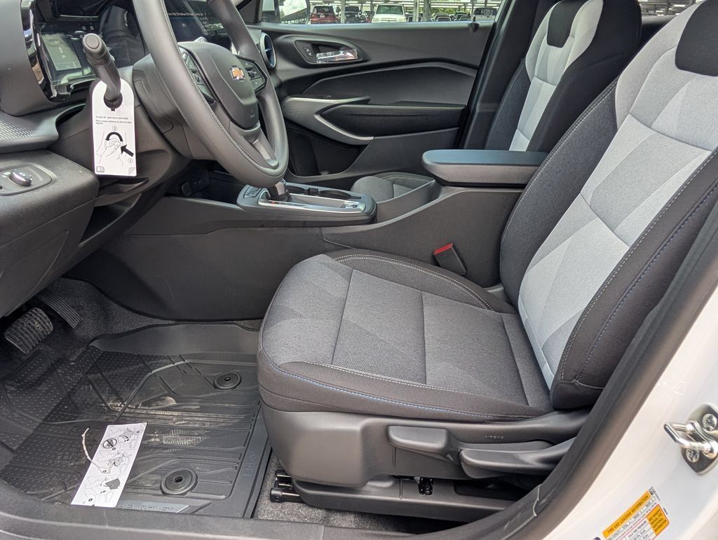 New 2026 Chevrolet Trax LS w/ LS Convenience Package FWD image 9