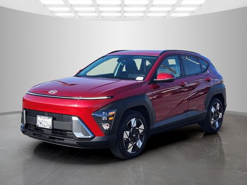Used 2025 Hyundai Kona SEL FWD image 3