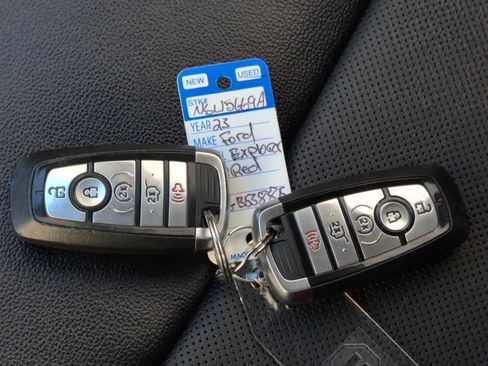 Used 2023 Ford Explorer Limited w/ Limited Technology Package image 10