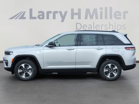New 2025 Jeep Grand Cherokee Limited 4xe w/ Luxury Tech Group II image 3