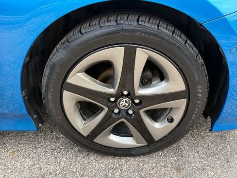 Used 2019 Toyota Prius XLE FWD image 16