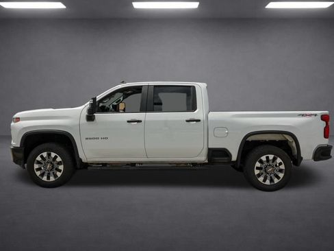 Used 2022 Chevrolet Silverado 2500 Custom w/ Custom Value Package AWD/4WD image 8