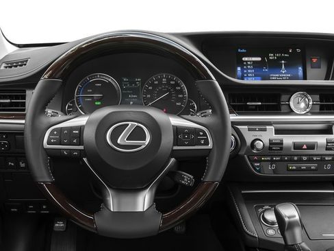 Used 2016 Lexus ES 300h w/ Luxury Package w/Wood Trim image 7