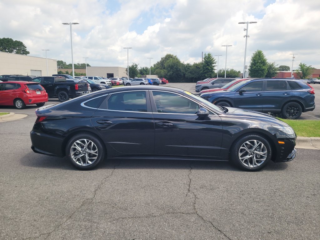 Used 2023 Hyundai Sonata SEL FWD image 2