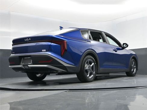 New 2025 Kia K4 LXS image 14