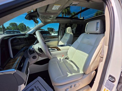 Used 2022 Cadillac Escalade ESV Sport Platinum w/ LPO, ONYX Package AWD/4WD image 11