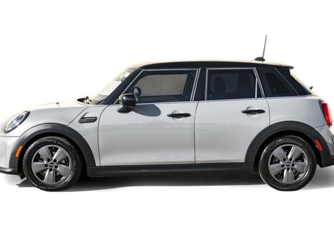 Used 2022 MINI Cooper 4-Door Hardtop w/ Signature Upholstery Package image 11
