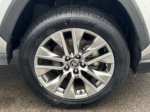Used 2023 Toyota RAV4 XLE Premium image 11