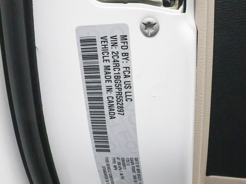 Used 2023 Chrysler Pacifica Touring-L FWD image 47