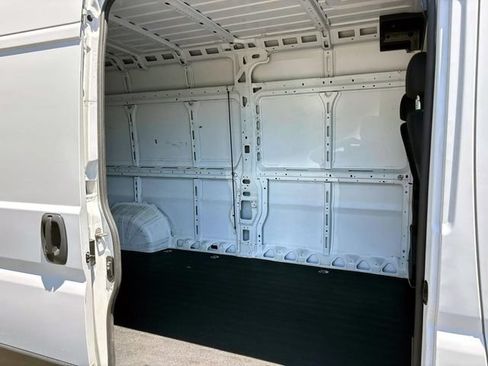 Used 2023 RAM ProMaster 2500 FWD image 12