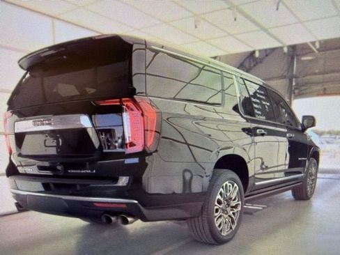 Used 2024 GMC Yukon XL Denali w/ Denali Reserve Package AWD/4WD image 4