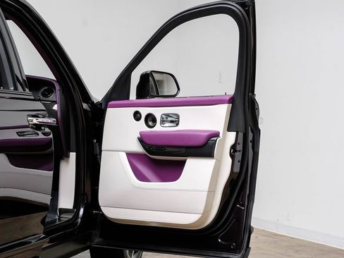 Used 2023 Rolls-Royce Cullinan Black Badge w/ Dark Exterior Package image 51