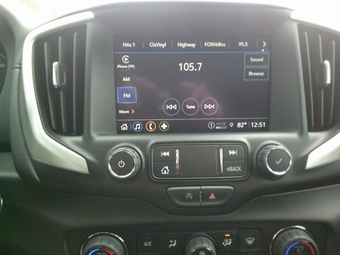 Used 2022 GMC Terrain SLT image 19