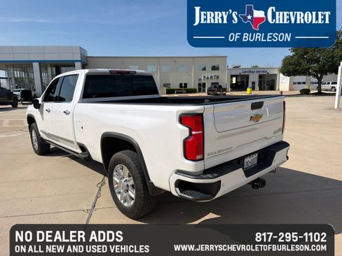 Used 2024 Chevrolet Silverado 2500 High Country w/ Technology Package AWD/4WD image 8