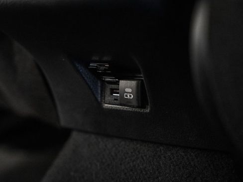 Used 2025 Toyota Camry SE image 33