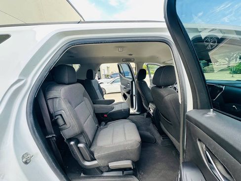Used 2019 Chevrolet Traverse LT FWD image 24