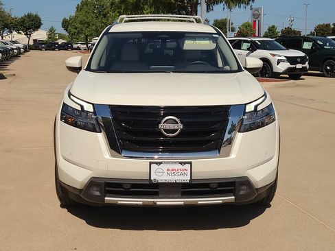 Certified 2023 Nissan Pathfinder SL FWD image 5