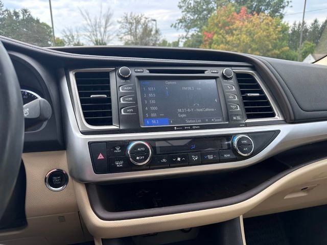 Used 2016 Toyota Highlander XLE AWD/4WD image 15