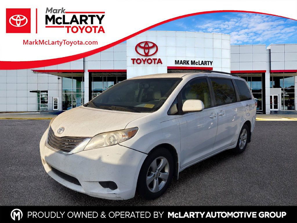 Used 2014 Toyota Sienna LE FWD image 1
