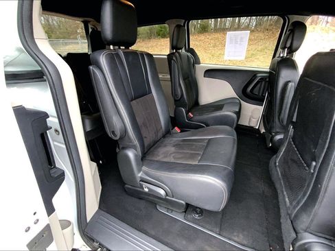 Used 2019 Dodge Grand Caravan SXT image 22