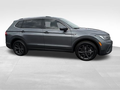 Used 2024 Volkswagen Tiguan SE image 4