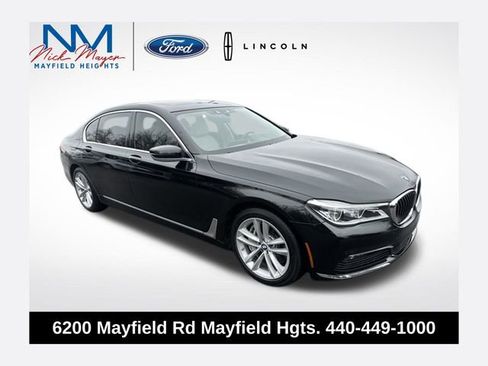 Used 2018 BMW 750i xDrive AWD/4WD image 1