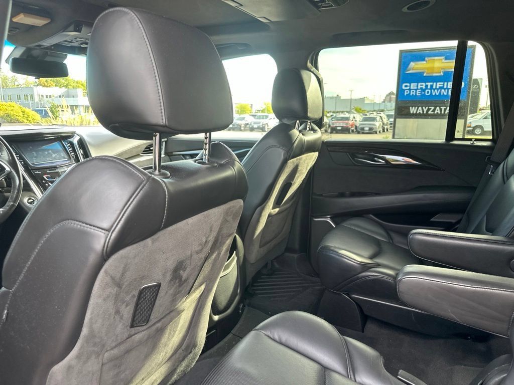 Used 2020 Cadillac Escalade Platinum w/ Escalade Sport Edition AWD/4WD image 37