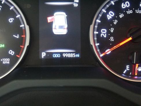 Used 2019 Toyota RAV4 XLE FWD image 8