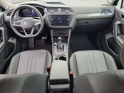 Certified 2024 Volkswagen Tiguan SE image 2