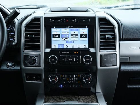 Used 2019 Ford F250 Lariat w/ Lariat Ultimate Package AWD/4WD image 41