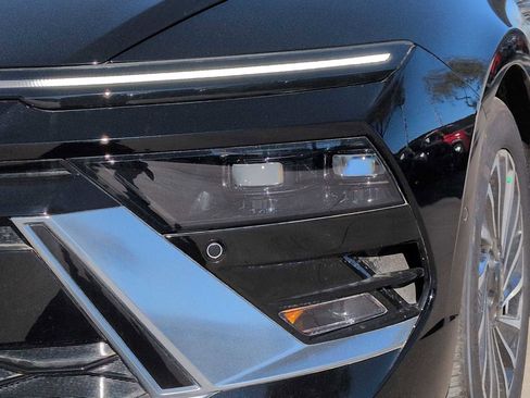 New 2025 Hyundai Sonata Limited image 11